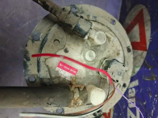 Насос топливный Daihatsu Mira L275S