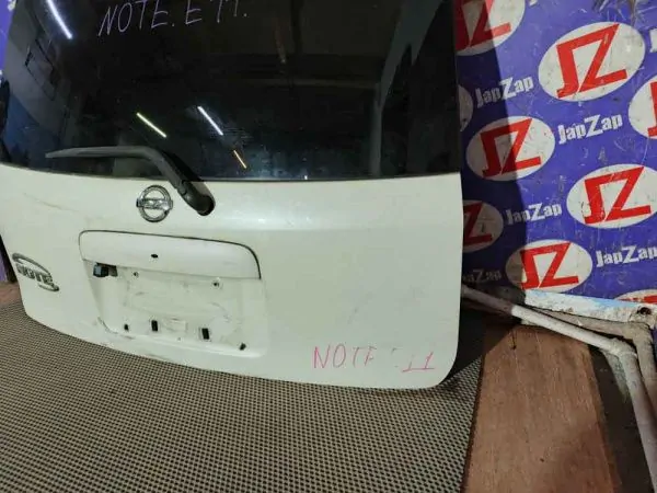 Дверь багажника Nissan Note E11