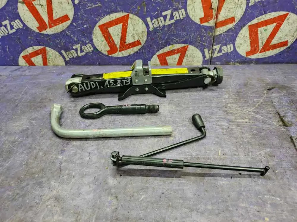 Домкрат для легкового автомобиля