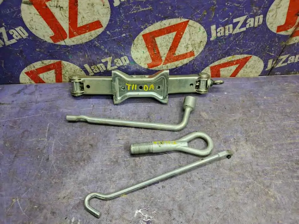 Домкрат для легкового автомобиля