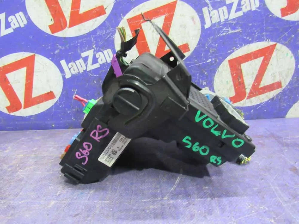 Блок предохранителей, реле Volvo S60 RS