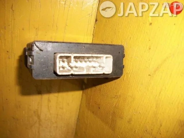 Блок управления дверьми для Toyota Mark II           Блок управления дверьми для Toyota Mark II