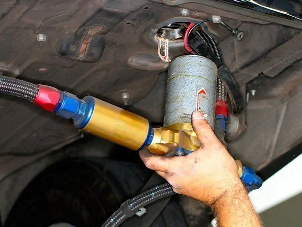 Неквалифицированный ремонт бензонасоса часто приводит к тому, что его приходится заменять на новый Ремонтировать бензонасос самостоятельно – рискованная затея