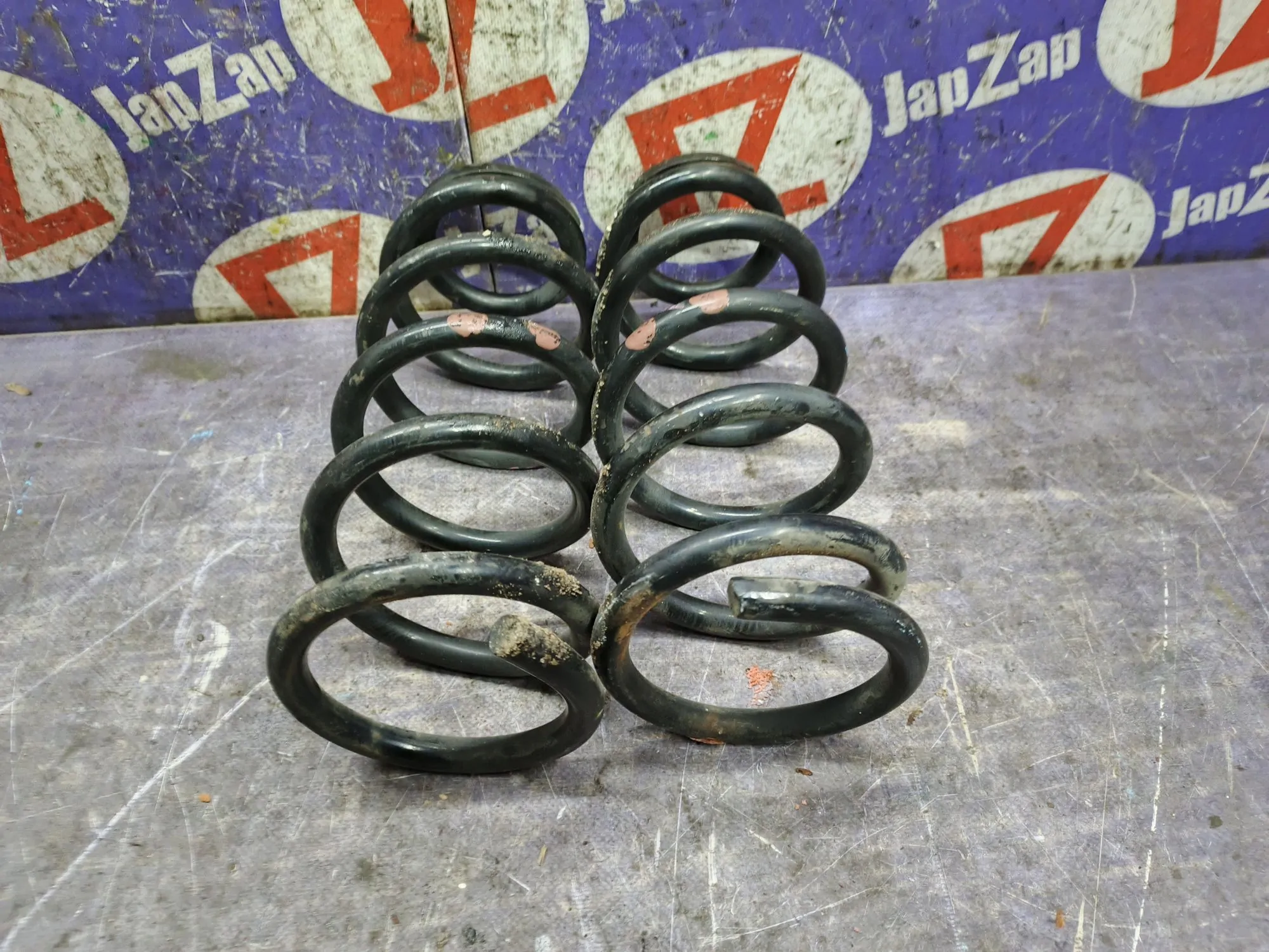 Пружина подвески для Honda Stepwgn RF3  K20A  зад    