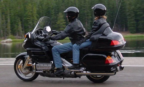 Gold Wing предусматривает комфортные места для пассажира и водителя