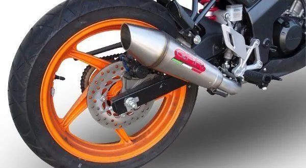 Увеличенная ширина шин и колесного обода CBR125R – это еще лучшая управляемость