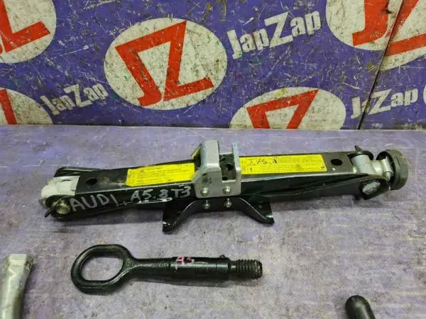 Домкрат для легкового автомобиля