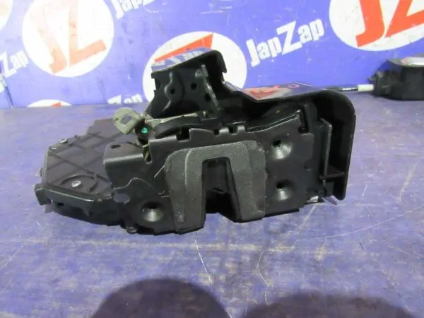 Замок двери Land Rover Discovery L319