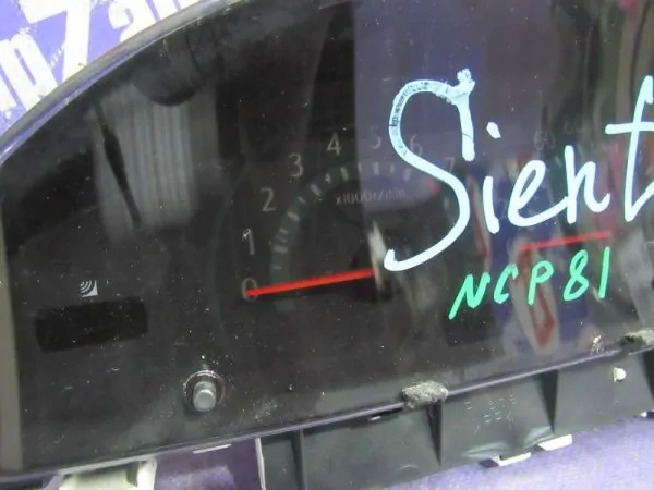 Панель приборов Toyota Sienta NCP81