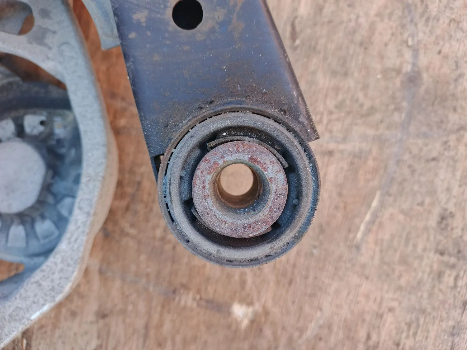 Балка поперечная Nissan Teana J32