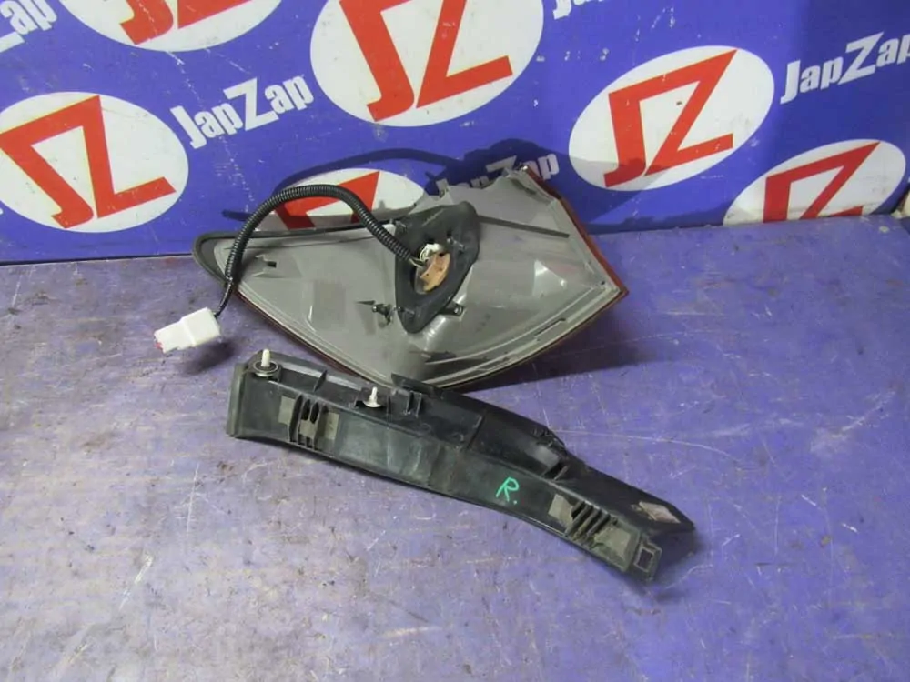 Фонарь задний для Lexus IS  GSE21  2GR-FSE   право    Фонарь задний для Lexus IS GSE21  2GR-FSE   право