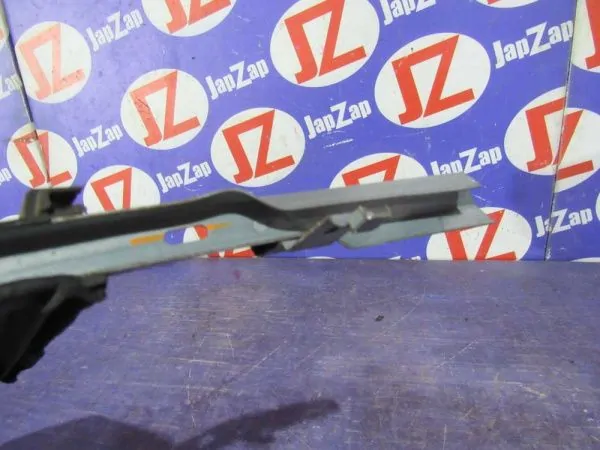 Стекло двери Land Rover Discovery L319