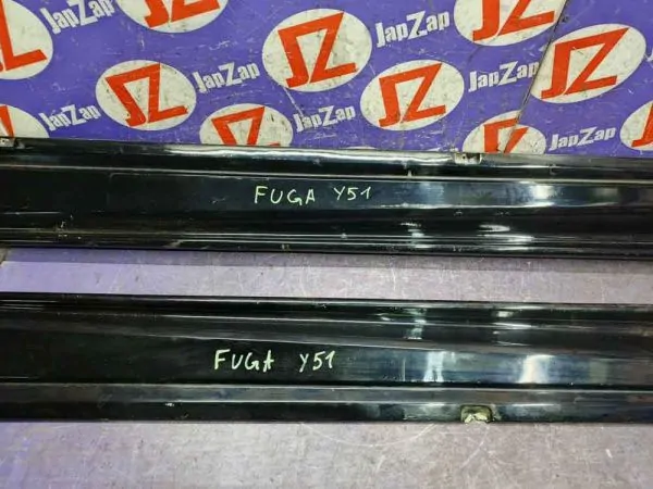 Порог пластиковый Nissan Fuga Y51