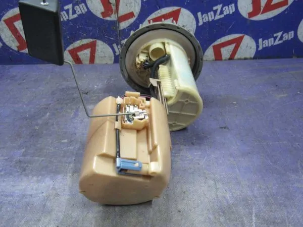 Насос топливный Toyota Prius ZVW30