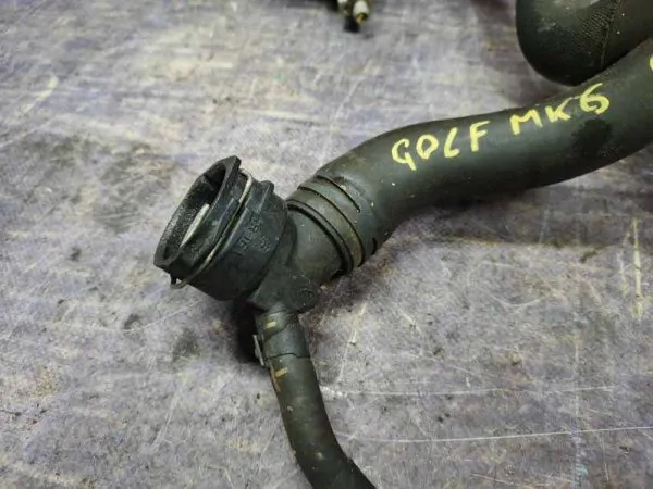 Патрубок системы охлаждения Volkswagen Golf 5K1