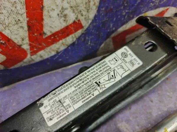 Домкрат для легкового автомобиля