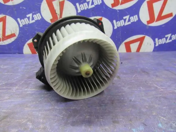 Мотор печки Suzuki Swift ZC31S