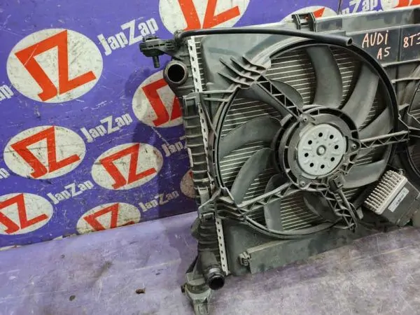 Радиатор охлаждения двигателя Audi A5 8T3