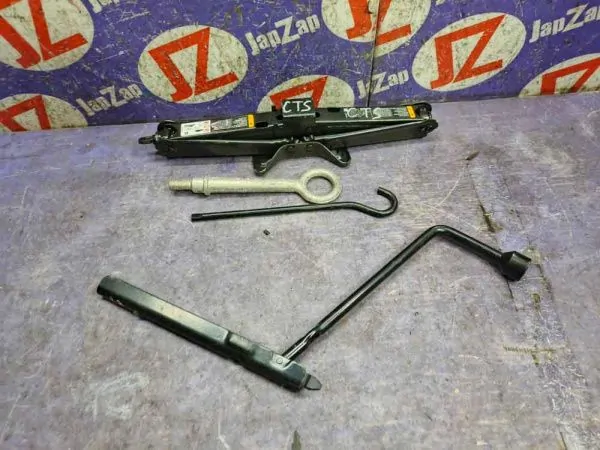 Домкрат для легкового автомобиля