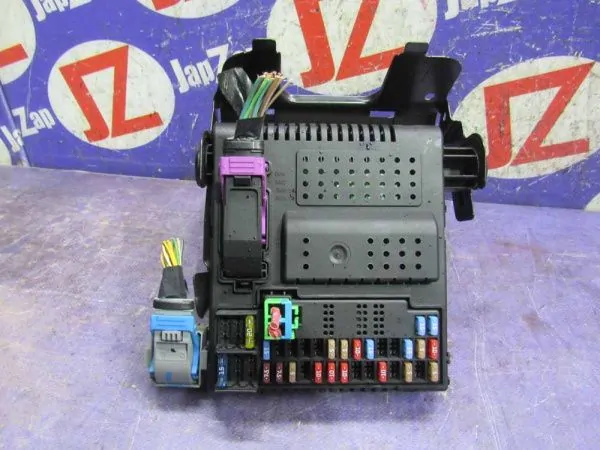 Блок предохранителей, реле Volvo S60 RS