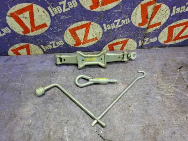 Домкрат для легкового автомобиля