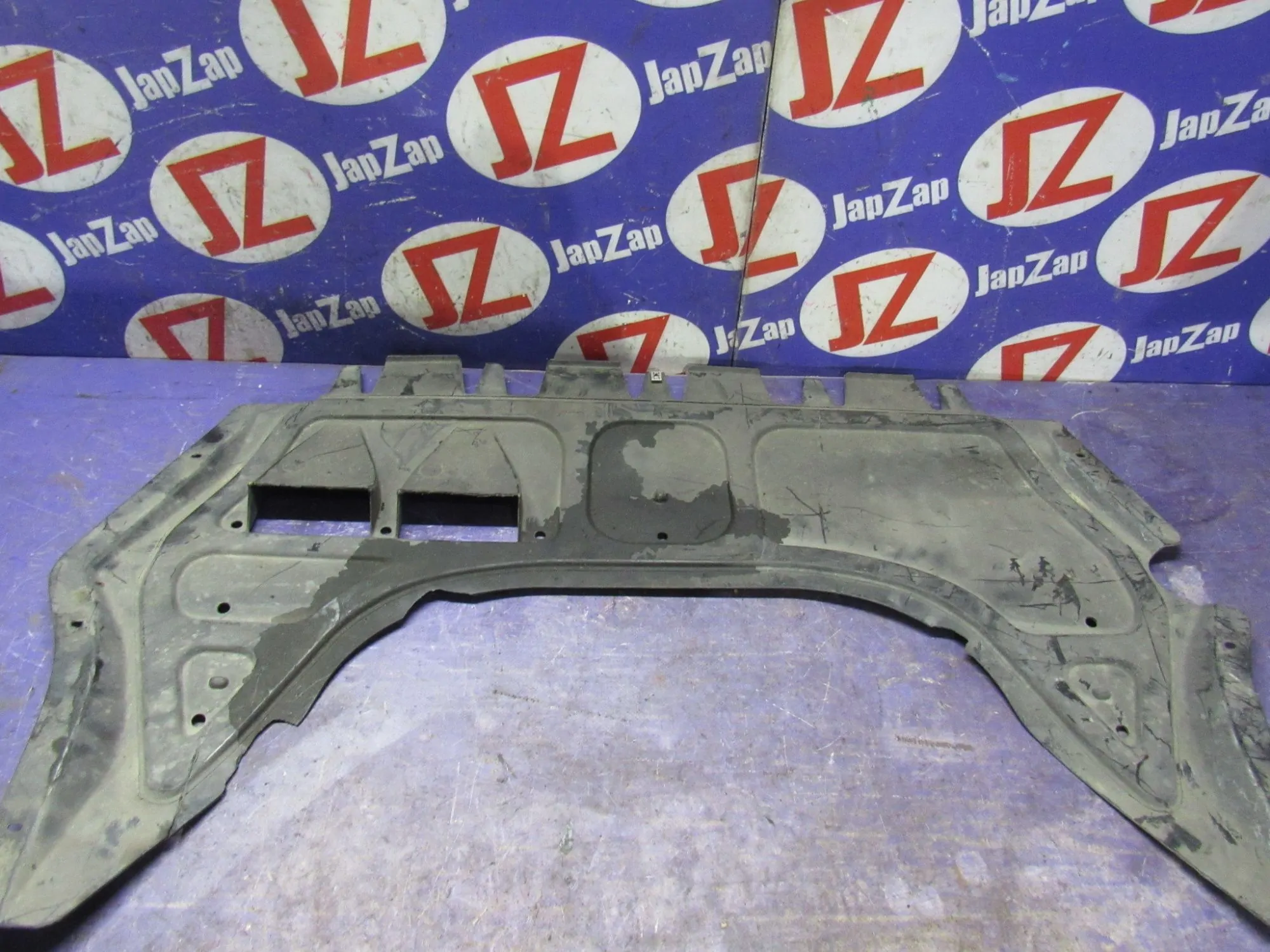 Защита двигателя для Volkswagen Passat CC B6  BWS  перед  низ 3c8825235 