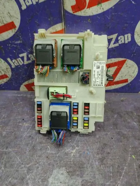 Блок предохранителей, реле Volvo V70 BW48