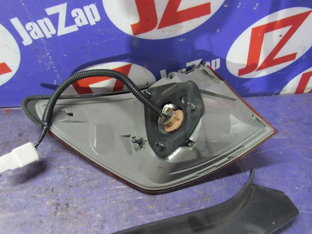 Фонарь задний для Lexus IS  GSE21  2GR-FSE   право    Фонарь задний для Lexus IS GSE21  2GR-FSE   право