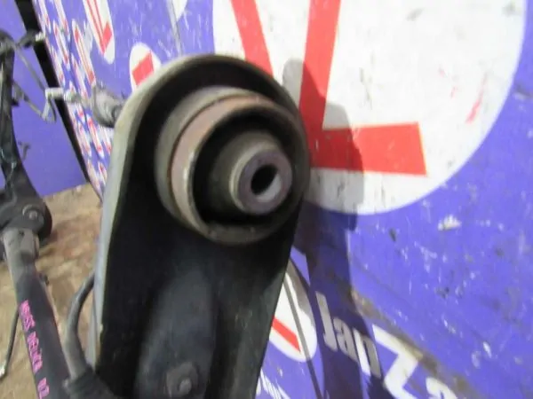 Балка поперечная Mitsubishi Delica D2 MB15S