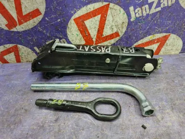 Домкрат для легкового автомобиля