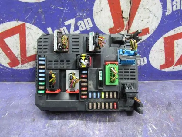 Блок предохранителей, реле Peugeot 208 A9