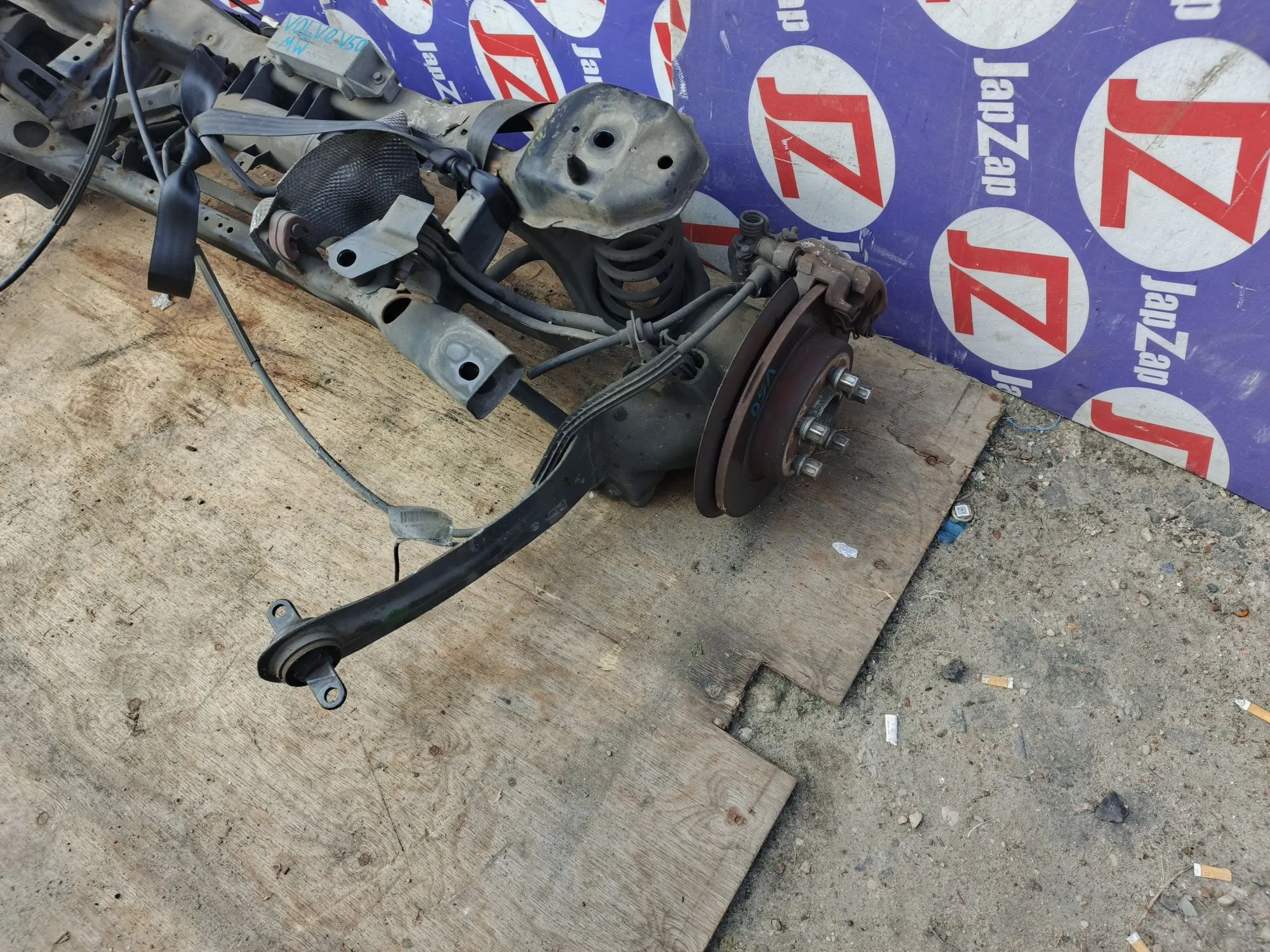 Балка поперечная для Volvo V50 MW43  B5244S  зад    