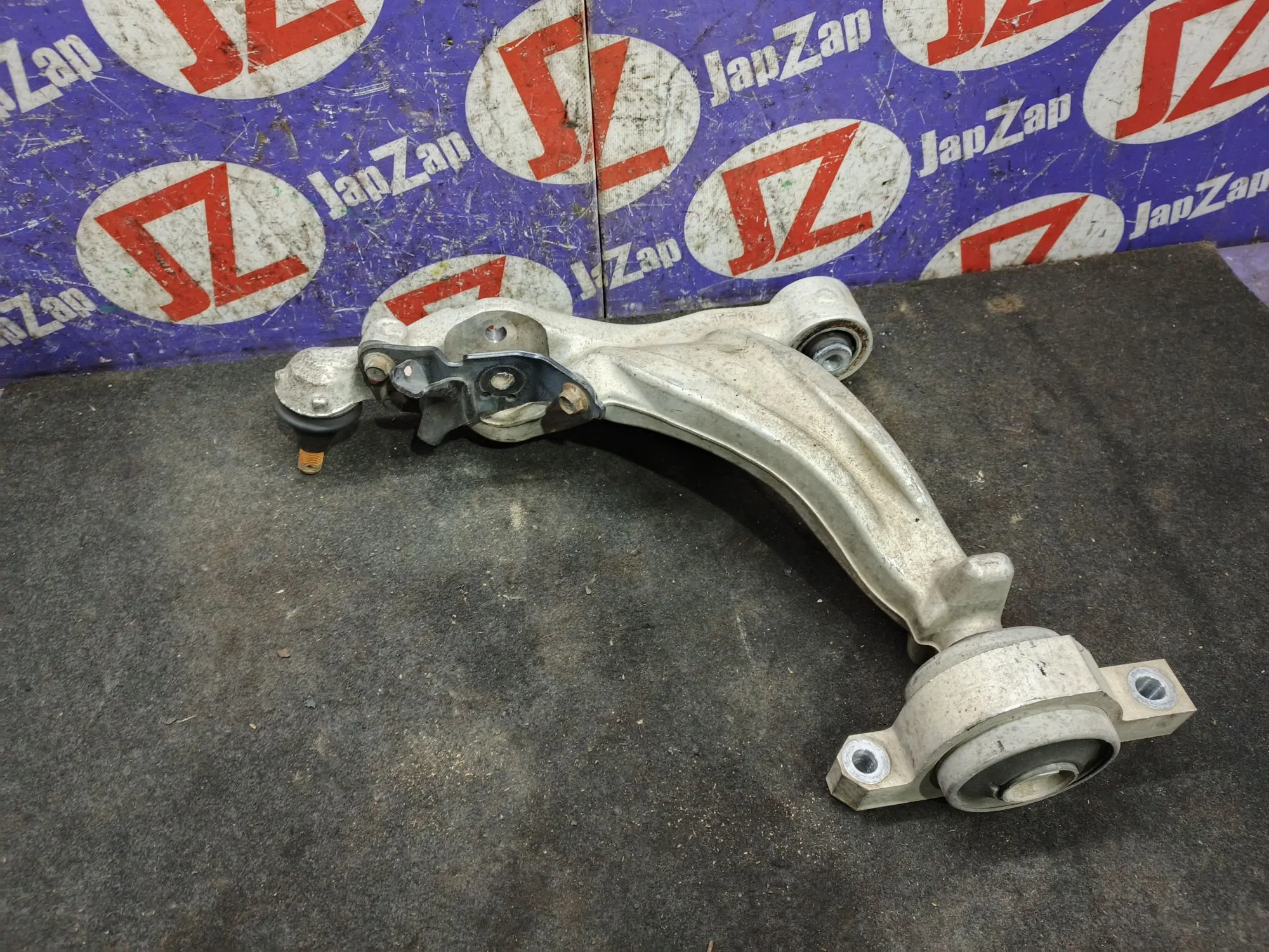 Рычаг для Nissan Fuga Y51  VQ25HR  перед лево   