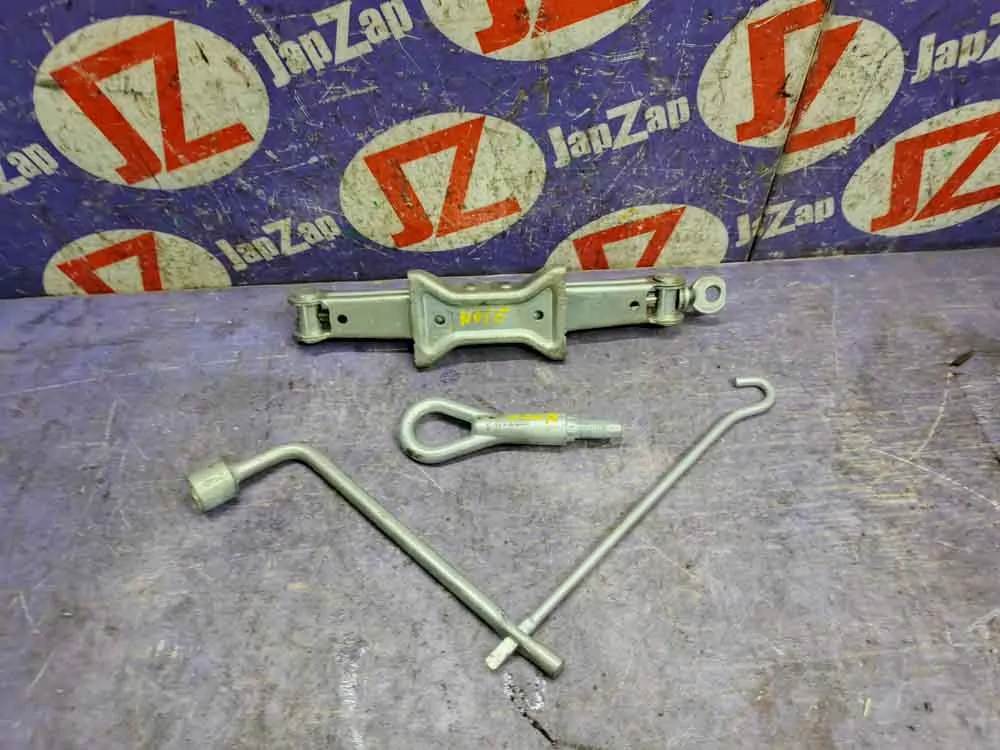 Домкрат для легкового автомобиля