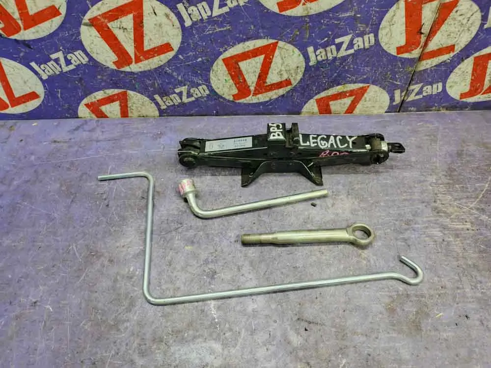 Домкрат для легкового автомобиля