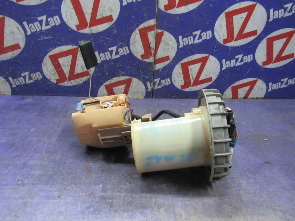 Насос топливный Toyota Prius ZVW30