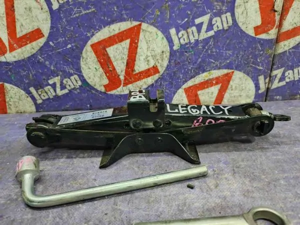 Домкрат для легкового автомобиля