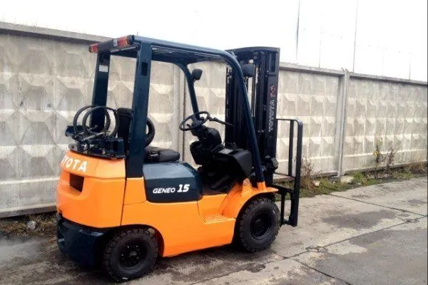 Погрузчик Toyota