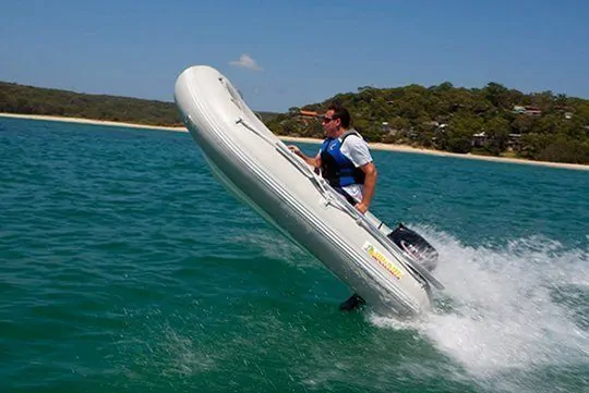 Выбор в пользу контрактного мотора для лодки позволяет приобрести качественный товар по приемлемой цене