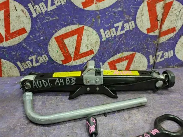 Домкрат для легкового автомобиля