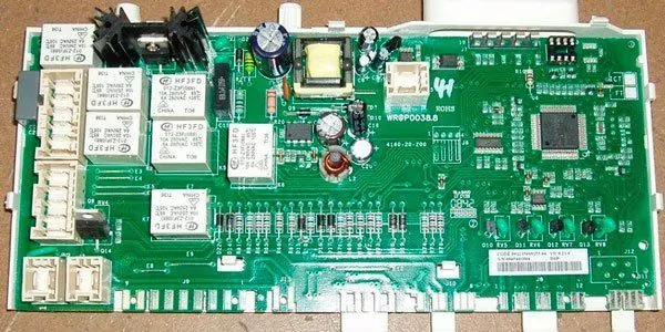 Электронный блок управления (ЭБУ). При выходе из строя его часто приходится заменять целиком