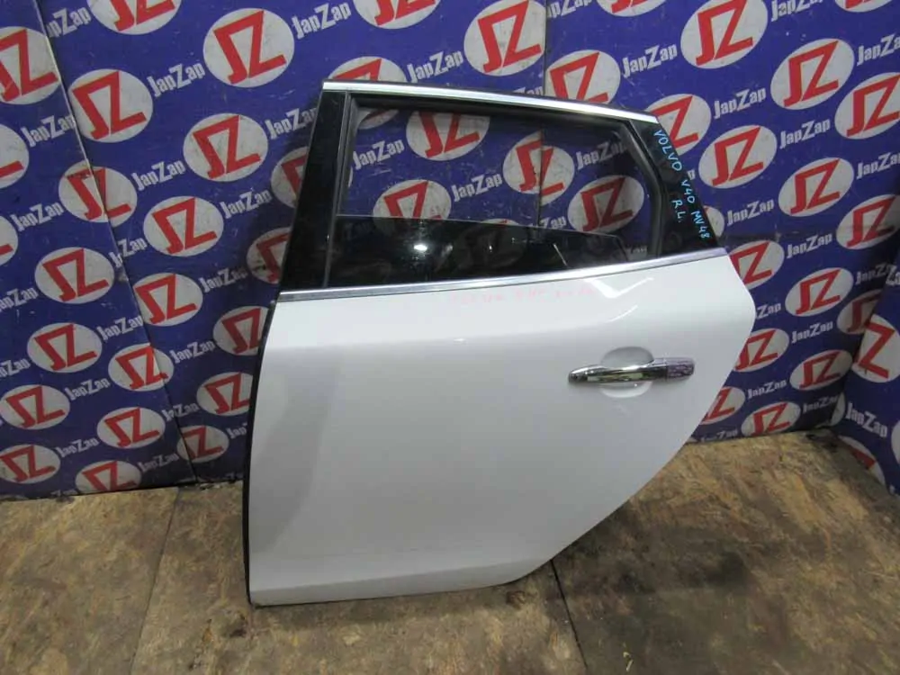 Дверь боковая Volvo V40 MW48