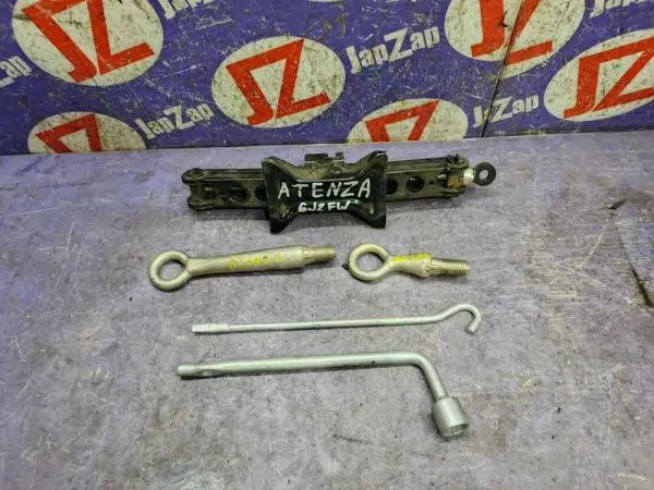 Домкрат для легкового автомобиля