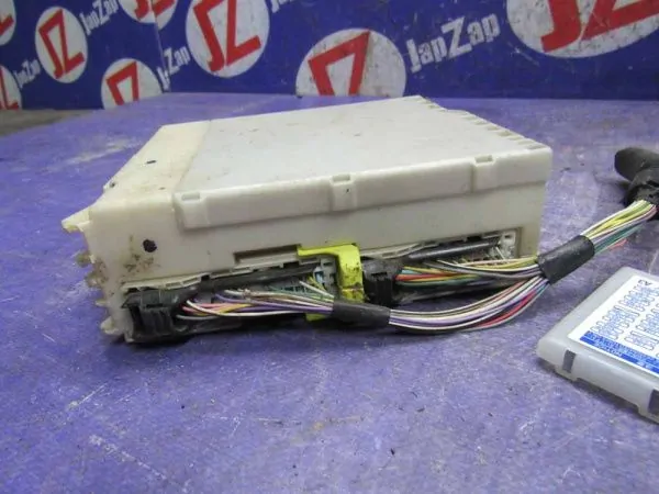 Блок предохранителей, реле Lexus IS GSE21