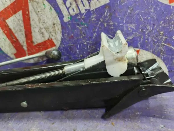 Домкрат для легкового автомобиля