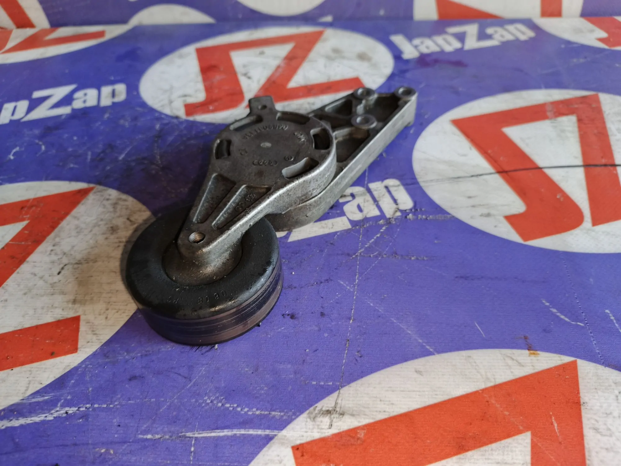 Натяжной ролик для Audi A4 8ED  BFB     06b903133a 