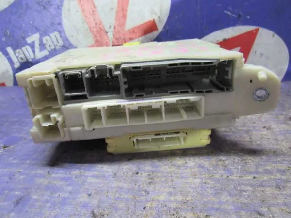 Блок предохранителей, реле Lexus IS GSE21