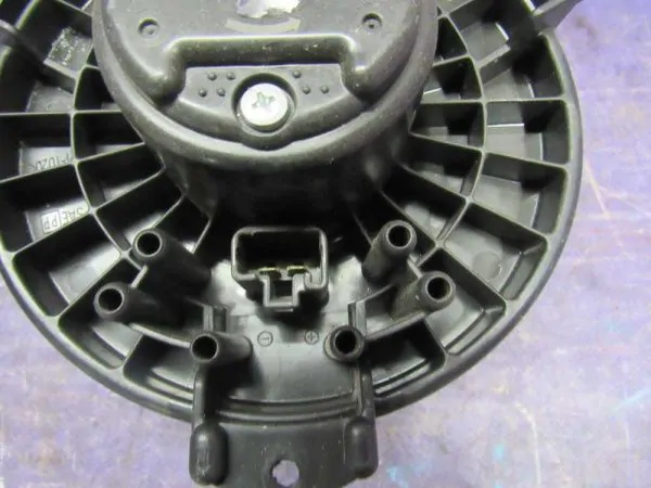 Мотор печки Suzuki Swift ZC72S