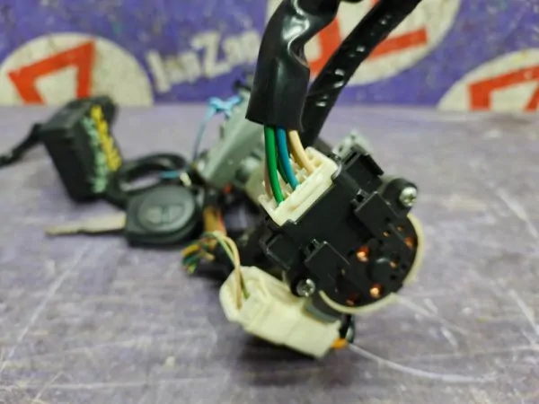 Замок зажигания Suzuki Splash XB32S