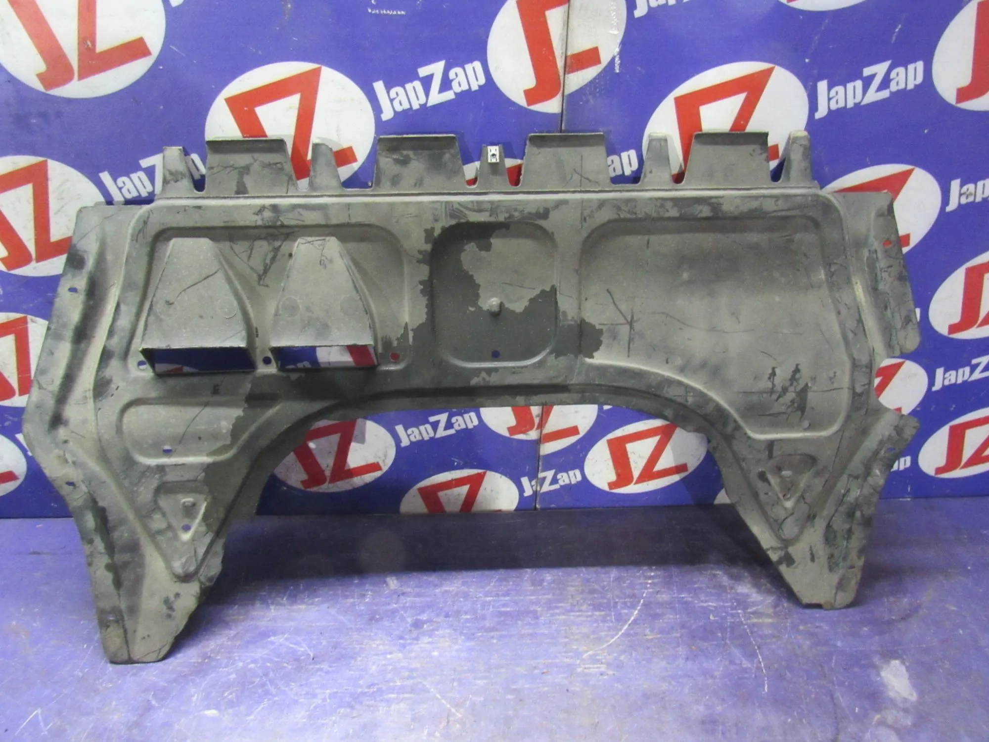 Защита двигателя для Volkswagen Passat CC B6  BWS  перед  низ 3c8825235 